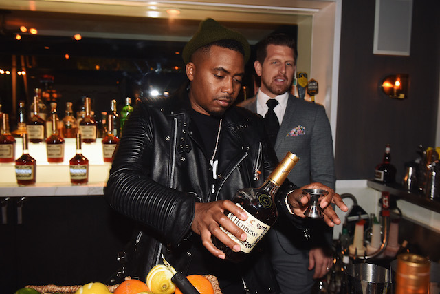 nas mixing henessy drinks