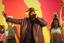 Sir Mix-A-Lot Defends Blake Lively's "Oakland Booty" Comment