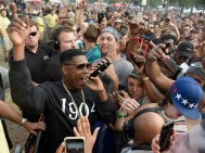 Jay Electronica tells crowd to collapse stage at Made In America