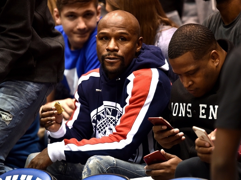 Floyd Mayweather Poses In Full Gucci Drip To Piss Off His Haters