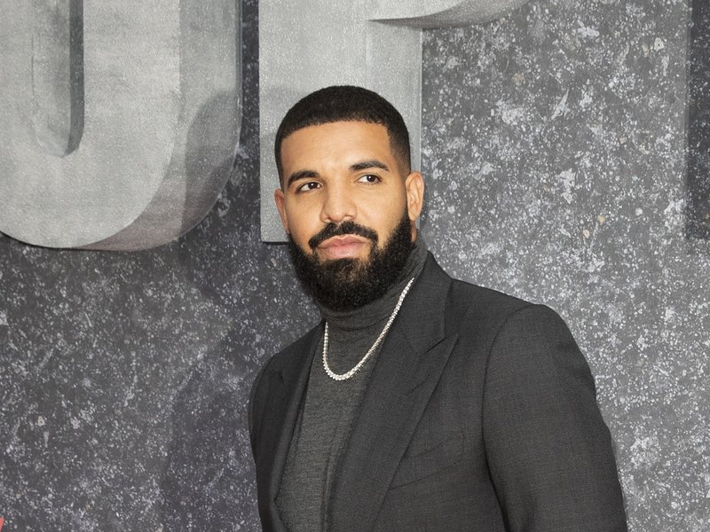 Instagram Flexin: Drake Remixes 'Ela É do Tipo'