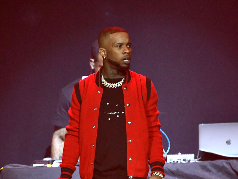 Tory Lanez Threatens To Expose Interscope Records — & Gets Instagram Like From Drake