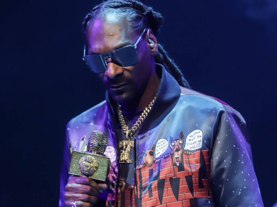 An 'Ashamed' Snoop Dogg Apologizes To His Wife For 'Fuckin' With A Lame Bitch