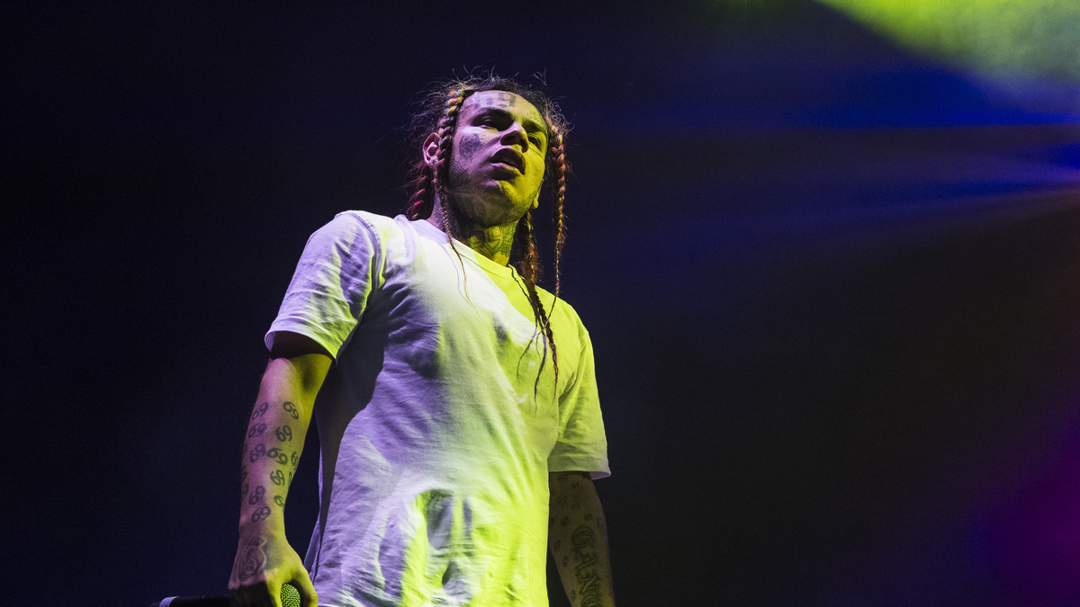 6ix9ine Fires Back At Fat Joe For Suggesting He's A Fake Gangster: 'He's Jealous'