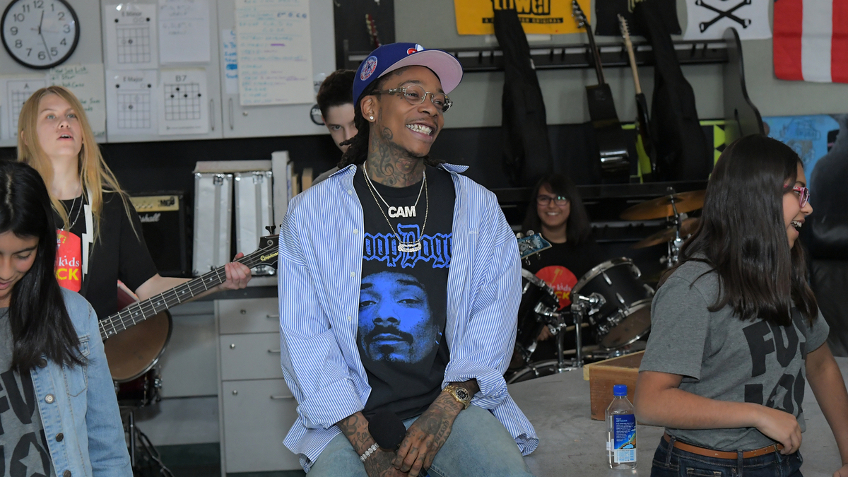 Wiz Khalifa Lights One Up & Skates With DoggFace208