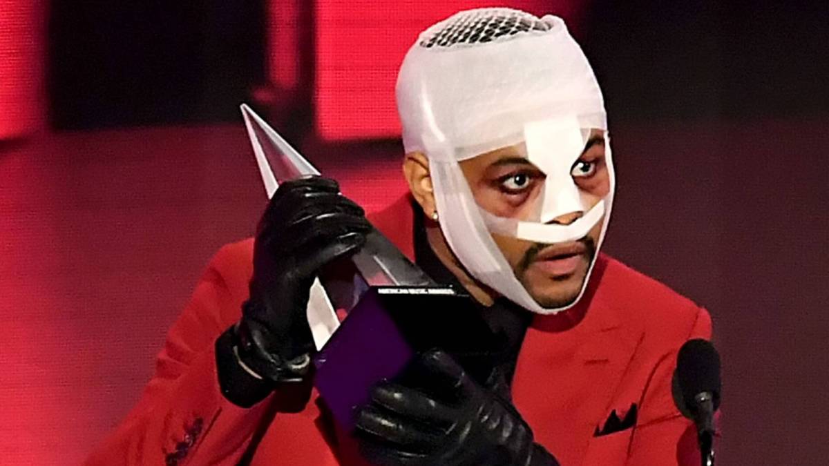 Here's Why The Weeknd Looked Like He'd Just Been Jumped At The 2020 AMAs