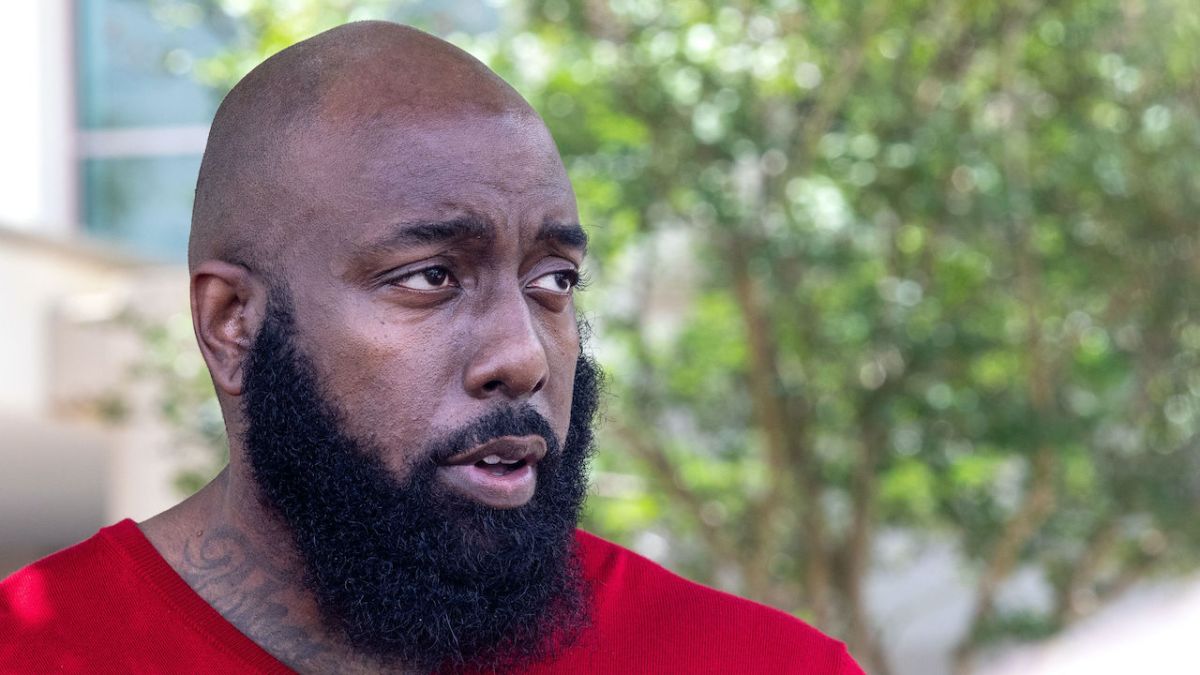 Houston Rap Champ Trae Tha Truth Spreads Gifts & Love With His Relief Gang