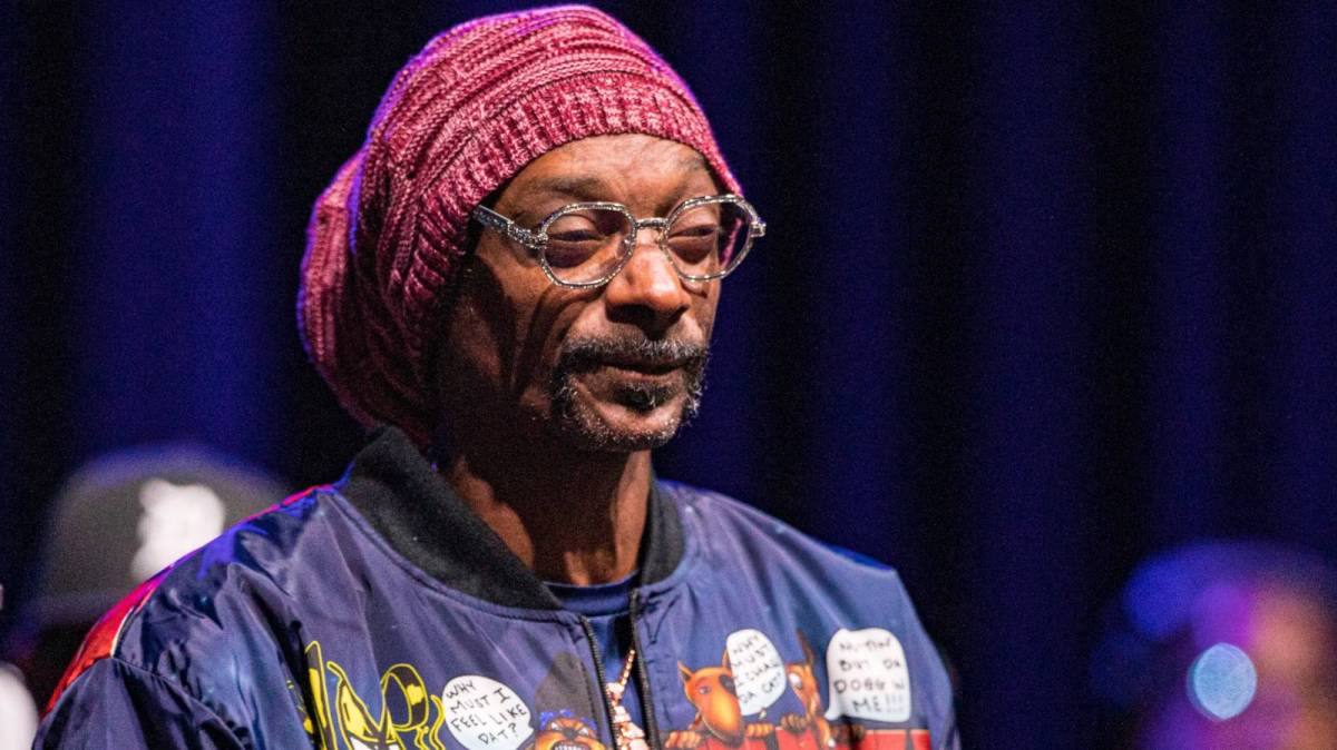 An Emotional Snoop Dogg Sings 'Stand By Me' To Boston Crowd Following Mother's Death