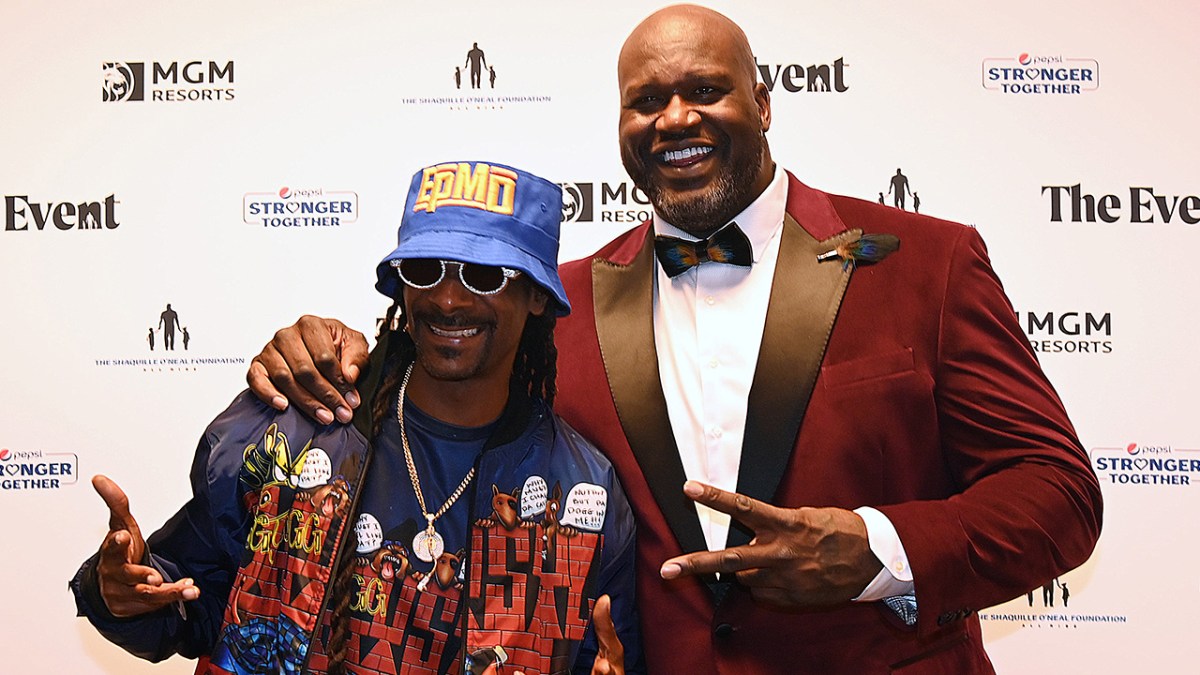 Snoop Dogg & Shaquille O'Neal Perform 'Nuthin' But A G Thang'