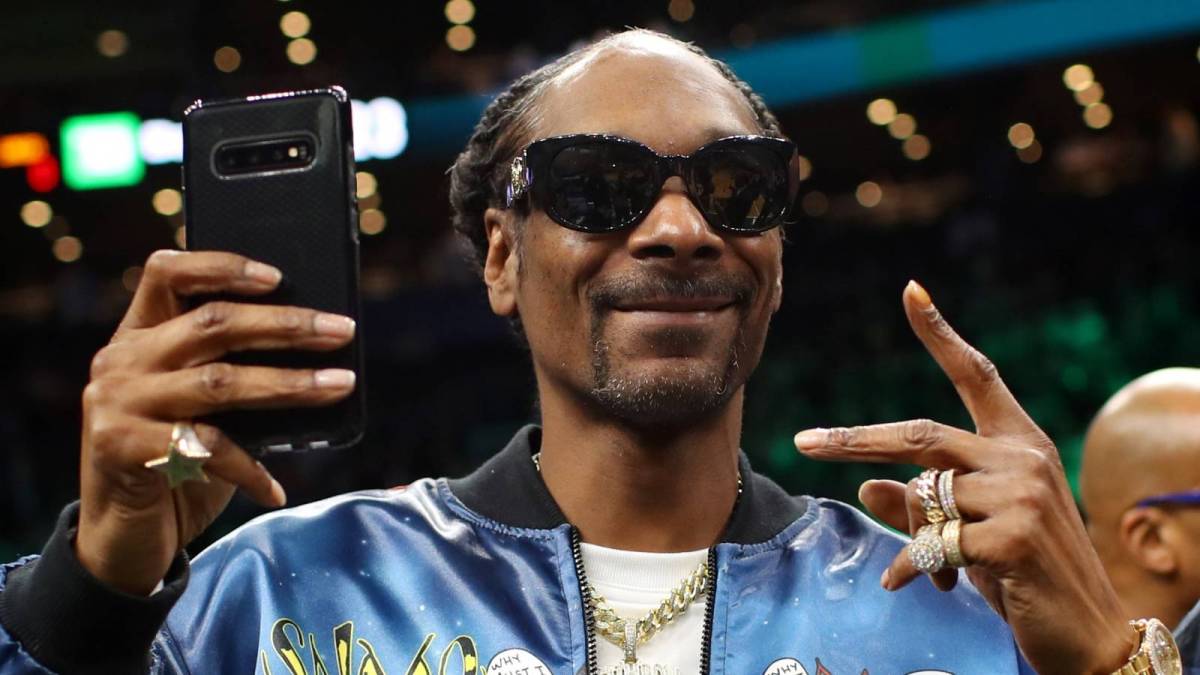 Snoop Dogg Rewards Couple For Returning His Lost Dog: 'Frank Made His Way Back Home'