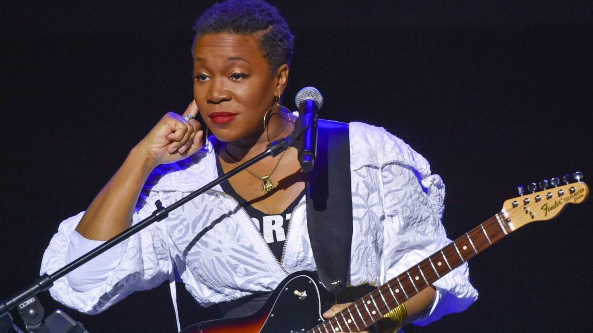 Legendary R&B Singer India Arie Uses 10-Year Challenge To Rip Music Industry To Shreds