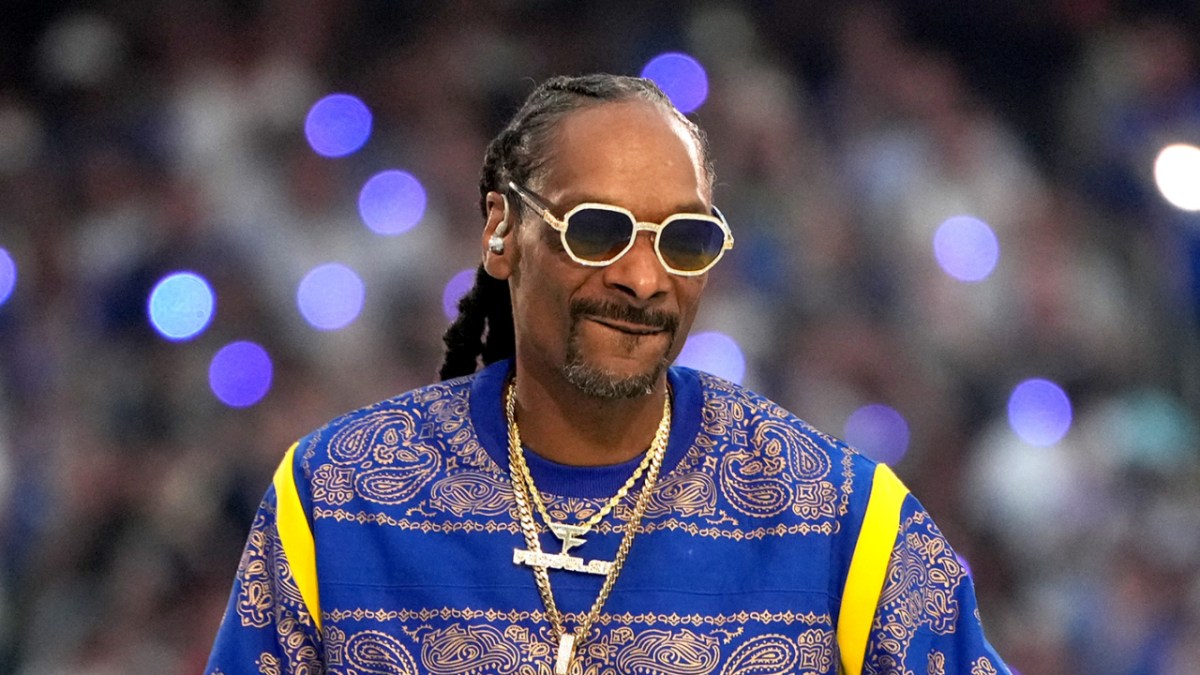 Snoop Dogg Says Death Row Will Be An NFT Label: 'I Want To Be The 1st Major In The Metaverse'