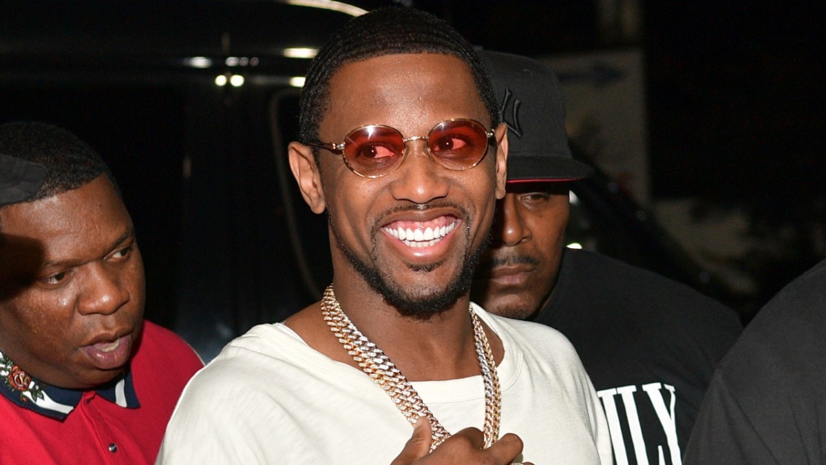 Fabolous Casually Eats Dinner During Jamie Foxx Performance