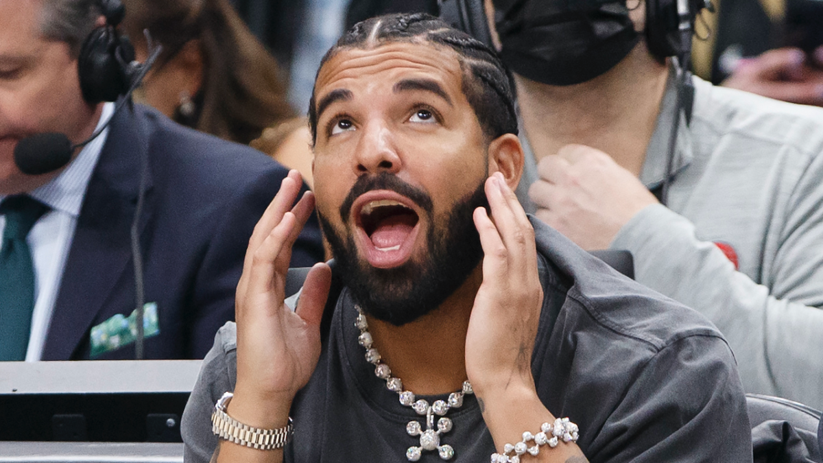 Drake Announces OVO Fest 2022 At Dave's Toronto Show