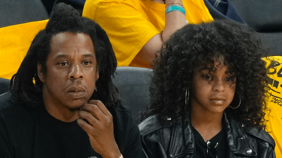 JAY-Z Has ‘Embarrassing Dad’ Moment With Blue Ivy At NBA Finals