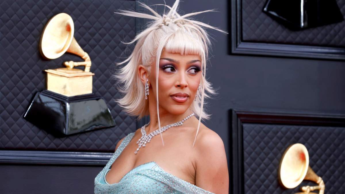 Doja Cat’s Topless Party Pics Go Viral