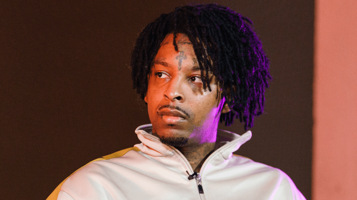 21 Savage Admits He's 'Paranoid 24/7': 'I'm Scared Of Everybody'