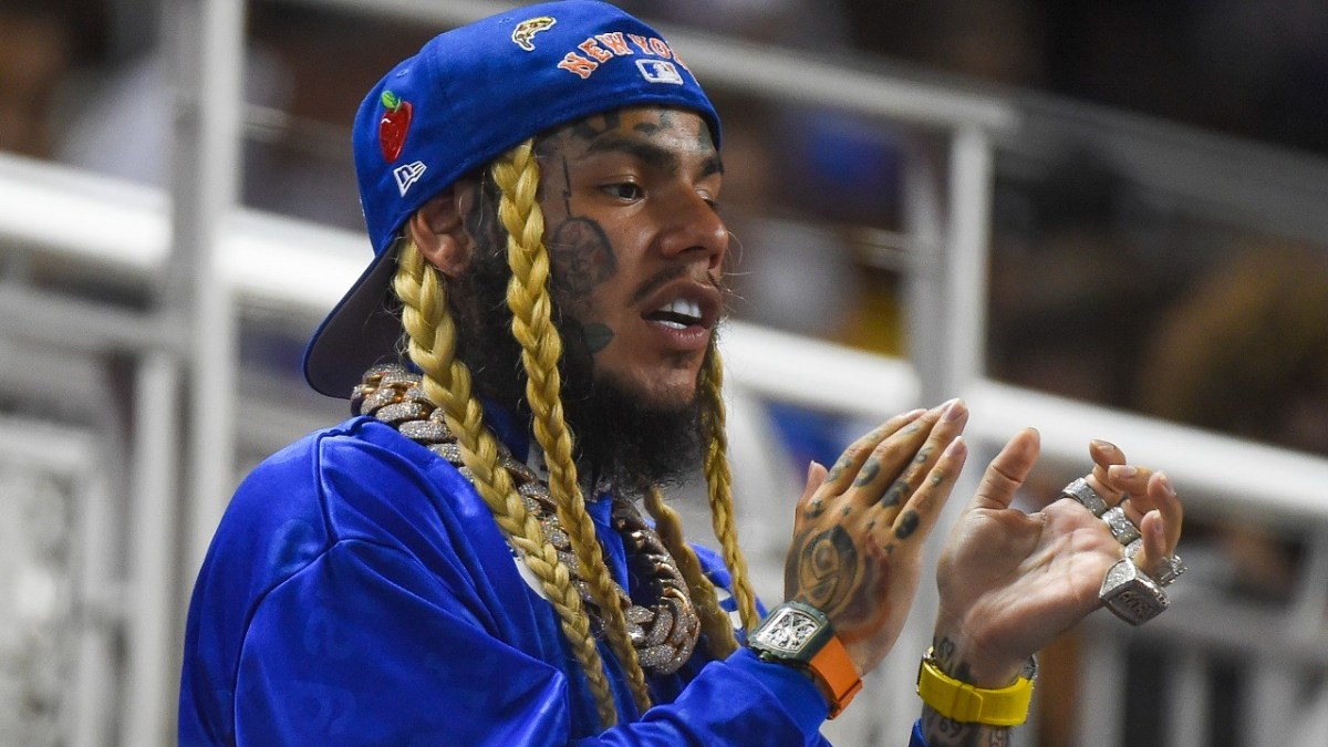 6ix9ine Proposes To His New Girlfriend During Trip To Dubai