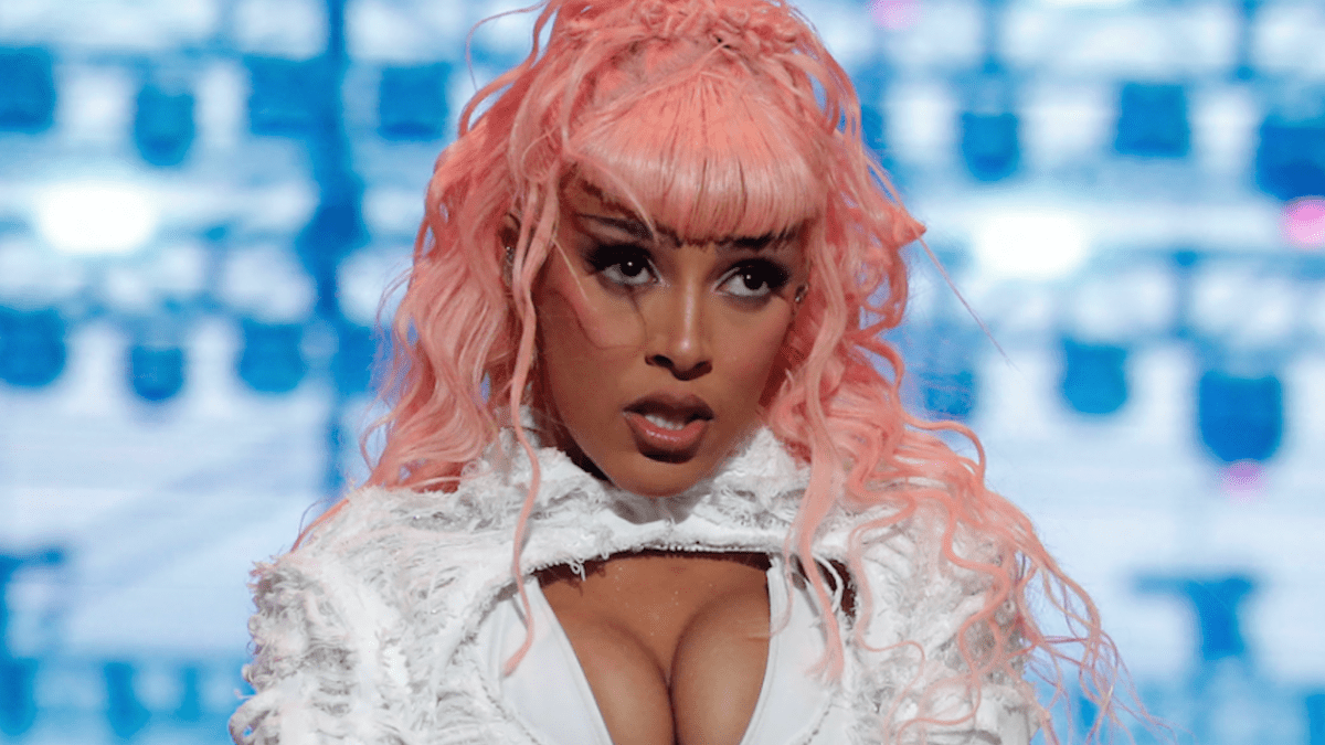 Doja Cat Recovering From Breast Reduction & Liposuction Surgery