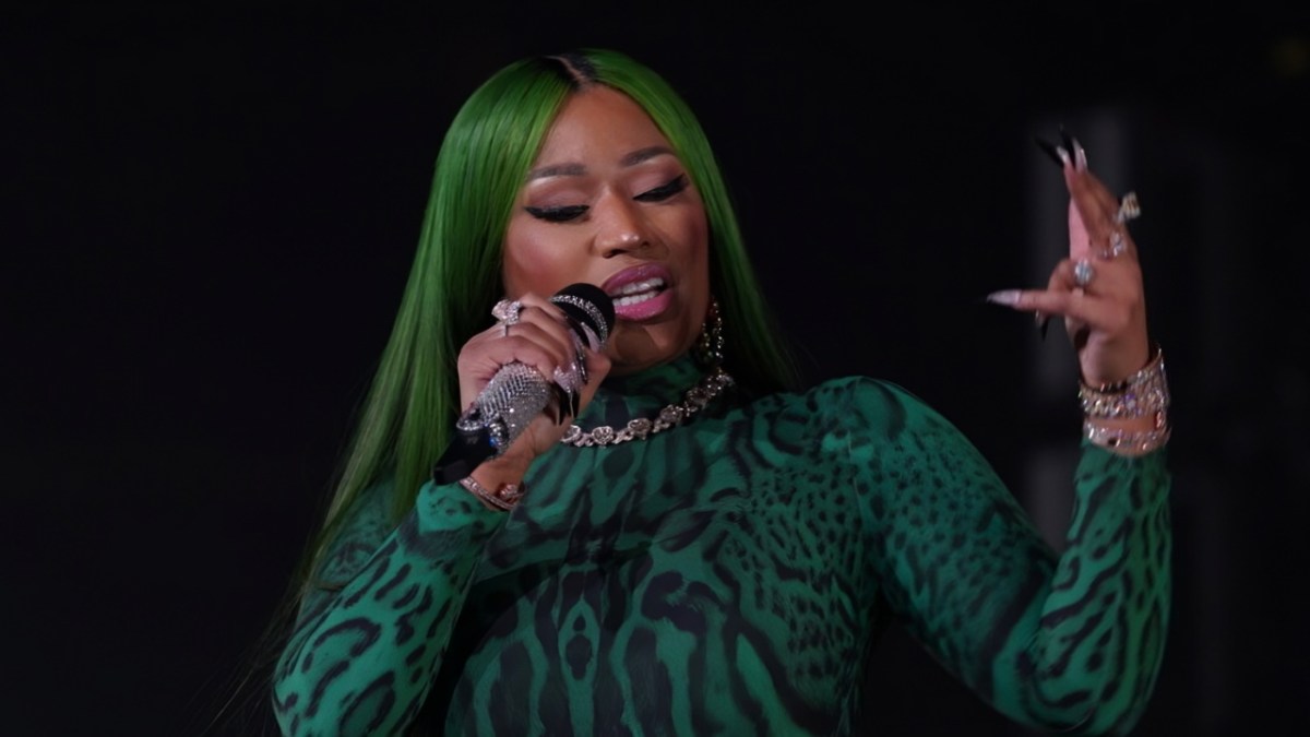 Nicki Minaj Believes Other Rappers' Labels Pay For 'Diss Tweets'