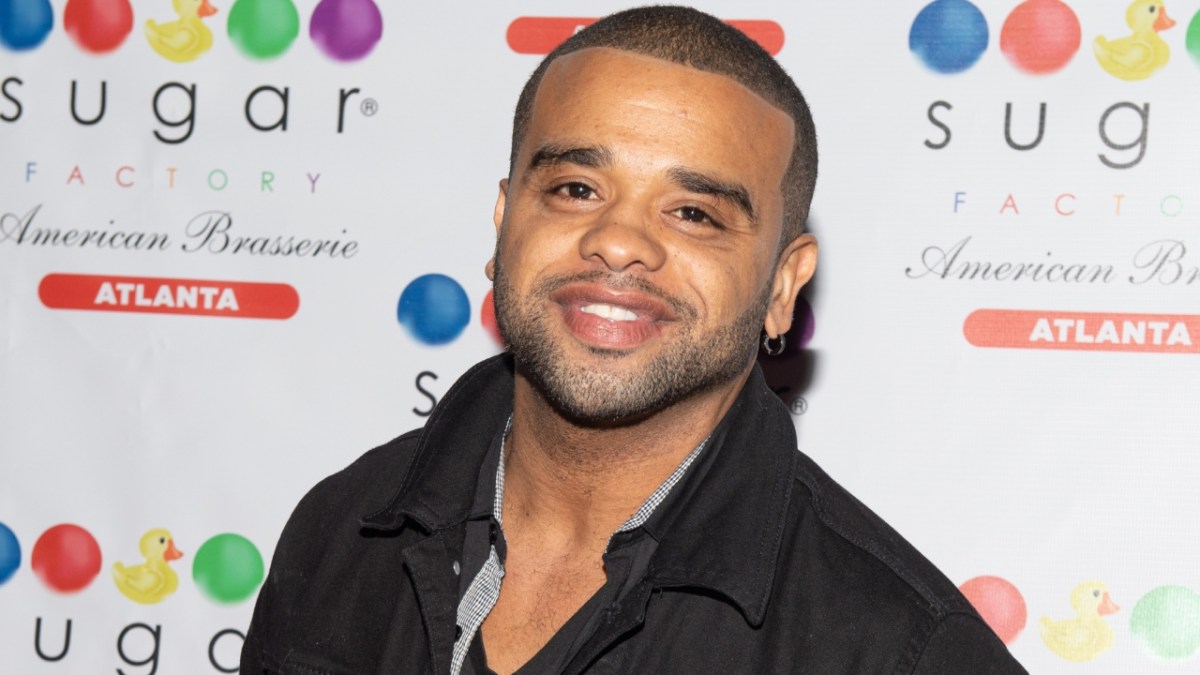 Raz B Breaks Hospital Window & Climbs Onto Roof Amid Fears For His Safety