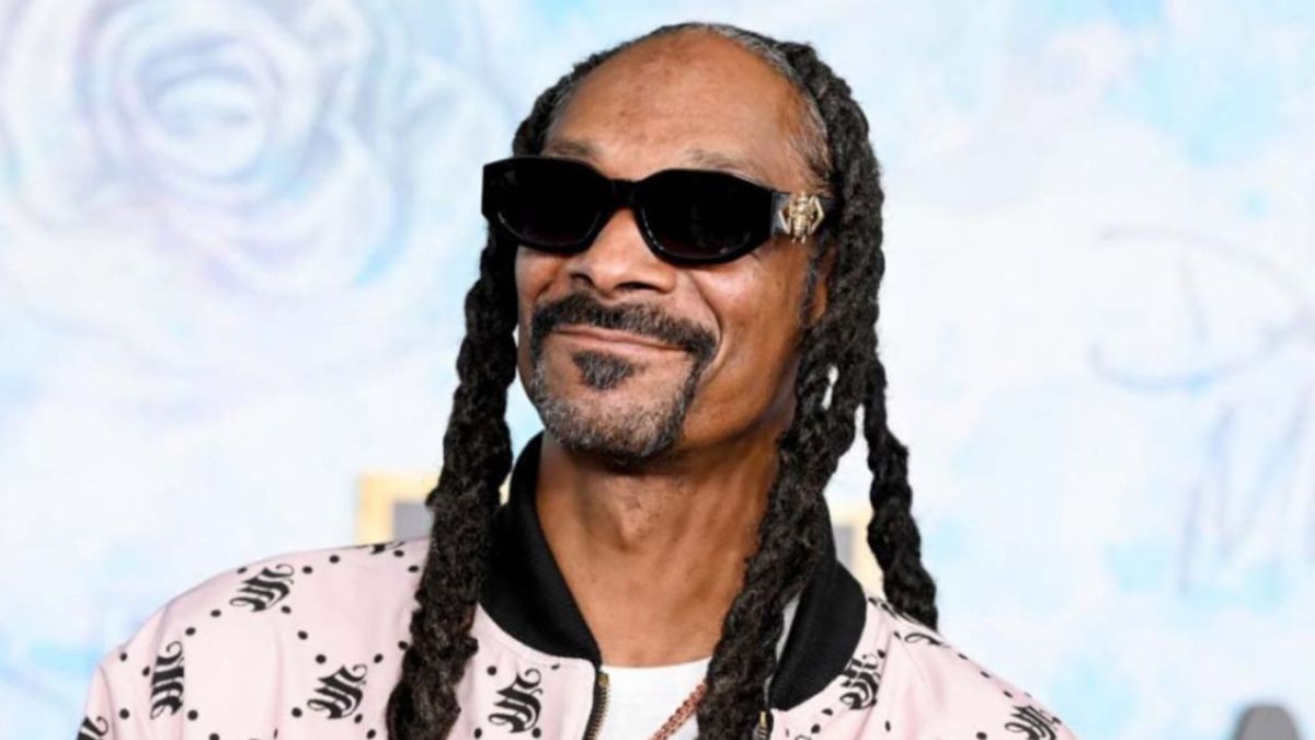 Snoop Dogg Admits ‘Gin & Juice’ Grammy Loss ‘Hurt’ But Winner’s Praise Cushioned The Blow