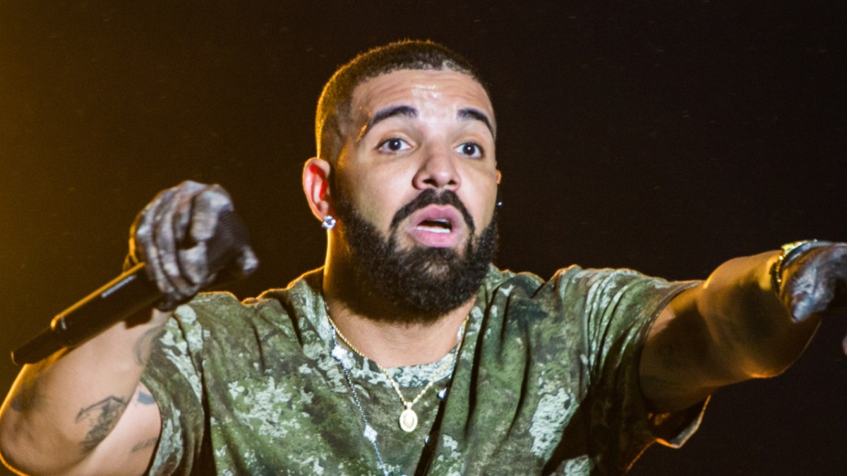 Drake Runs For Cover After Being Pelted By Objects At Detroit Show