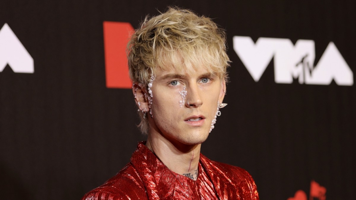 Machine Gun Kelly Pokes Fun At His Critics With Mind-Blowing Spanish Performance