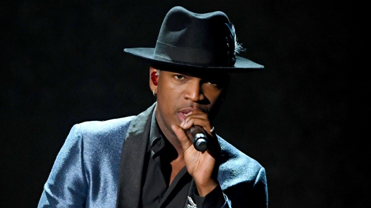 Ne-Yo Kicks Fan Off Stage For Snatching His Hat: 'Get Your Ass Back Over There!’