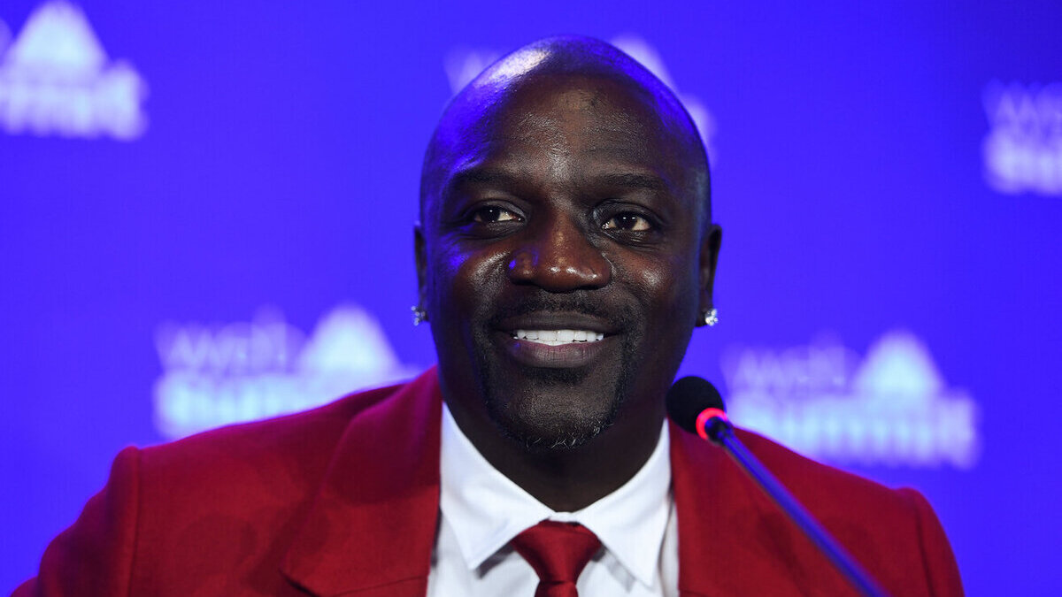 Akon Shares The Secret To 'Staying Rich' & Recalls Failed Private Jet Purchase