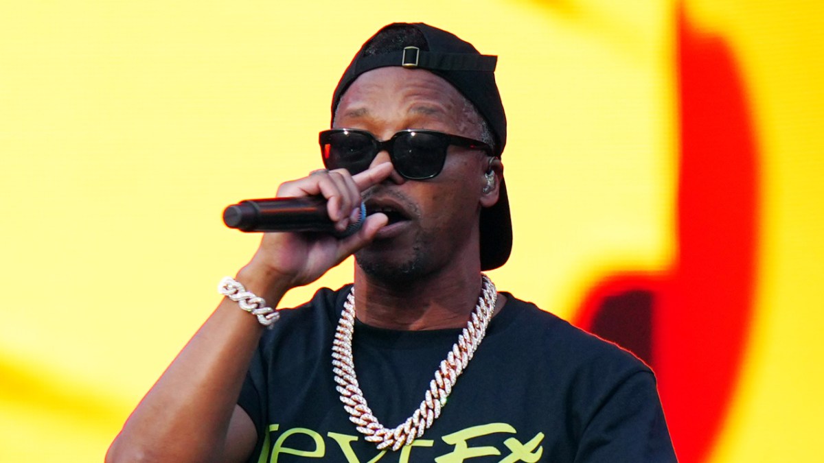 Lupe Fiasco Keeps The Show Going By Spitting Freestyle After Technical Difficulties