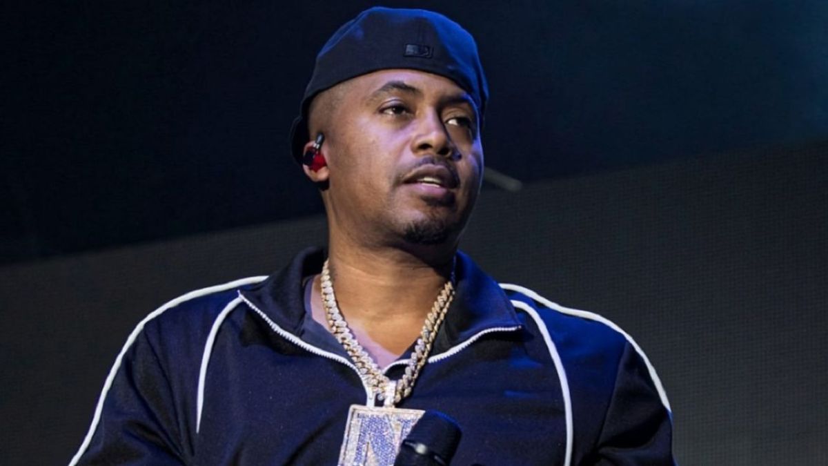 Nas Reconnects With Long-Lost Cousin At Florida Show: 'I Ain’t Seen You In Like 30 Years'