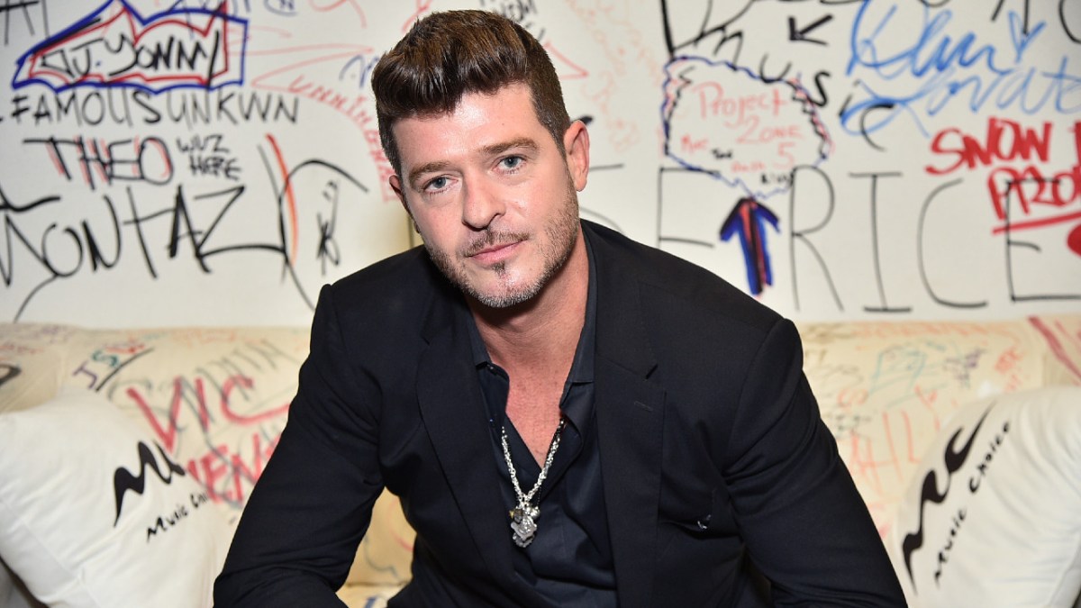 Robin Thicke Sees ‘Blurred Lines’ With ‘Embarrassing’ Drunken Club Incident