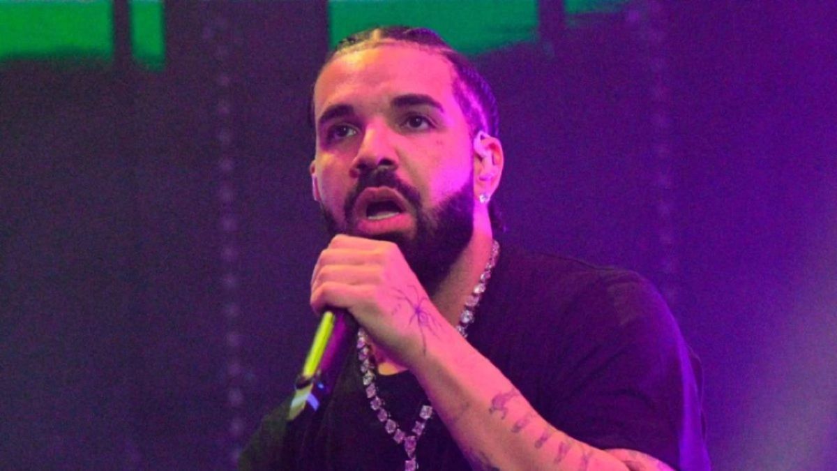 Drake Gives Away G-Wagon During Final Toronto Show Of It’s All A Blur Tour