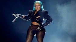 Lil Kim Launches Her Underwear Into The Audience During Performance At ONE Musicfest