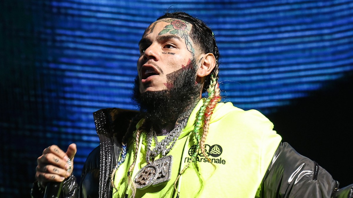 6ix9ine Shares Video Of Girlfriend Threatening Him With Knife After Assault Allegations