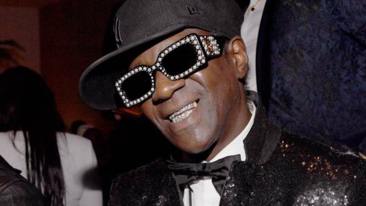 Flavor Flav Shows Off His Piano Skills During Impromptu Performance