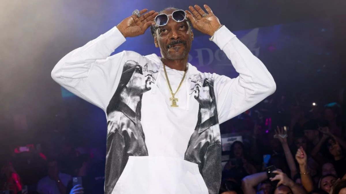 Snoop Dogg Congratulates Dad On Lifetime Achievement Award Tied To New Doc