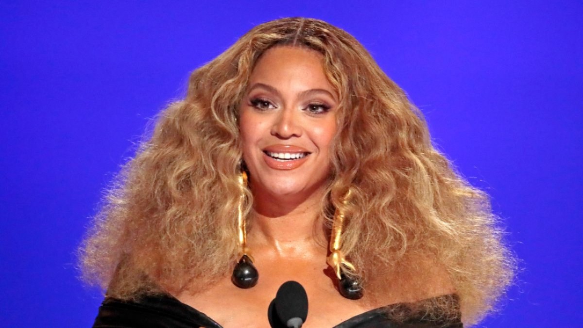 Beyoncé Makes It To Country Radio Chart For The First Time With 'Texas Hold 'Em'