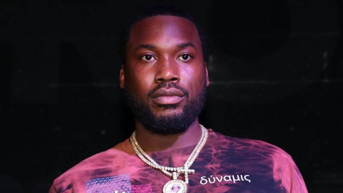 Meek Mill Gets Roasted Over 'Weak' Punch Attempt While On Roller Skates