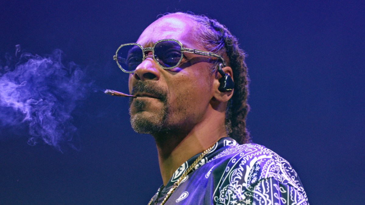 Snoop Dogg Comes Under Fire For Smoking Weed Around His Grandchildren