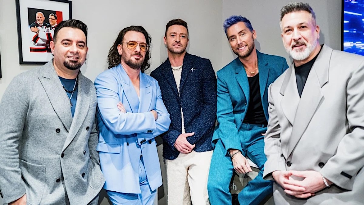 Justin Timberlake Reunites With NSYNC For First Performance In Over A Decade