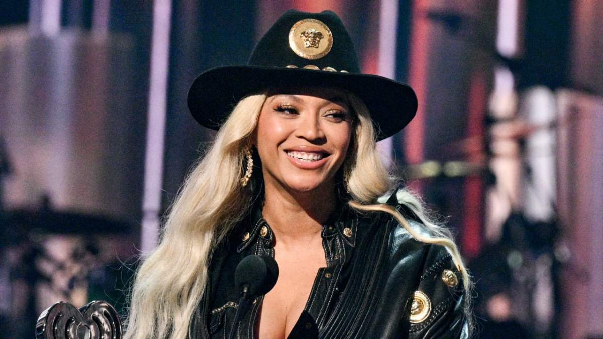 Beyoncé’s ‘Cowboy Carter’ Hits No. 1 & Tops Country Chart