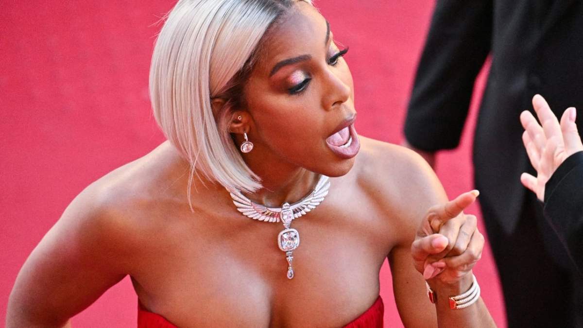 Kelly Rowland Breaks Down Viral Red Carpet Moment: 'I Stood My Ground & She Stood Hers'