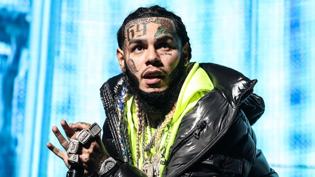 6ix9ine Trashes The Music Industry Following Triumphant Performance In Romania