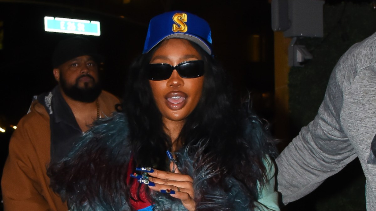 SZA Makes Desperate Plea To Find Her Soulmate: 'Choke Me In Love Please!'