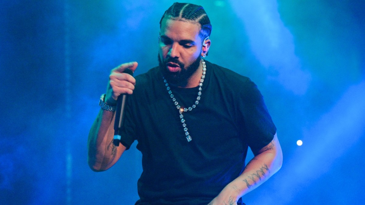 Drake Makes Speech On ‘People You Thought Were Friends’ Who ‘Stab You In The Back’ 