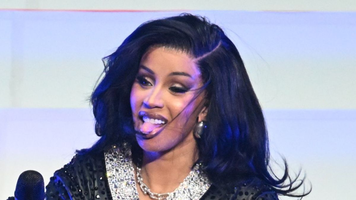 Cardi B Gets Hit On By Fan While Grocery Shopping