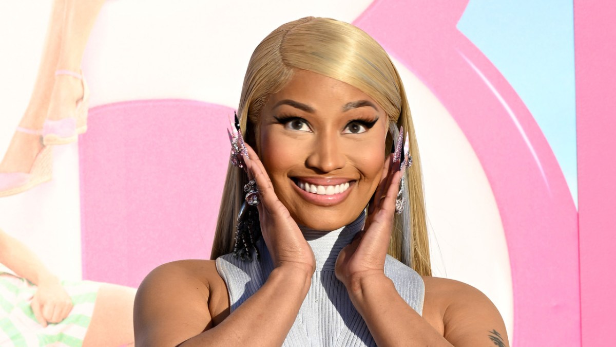 Nicki Minaj Forced To Deny Being Gay Over Photoshoot Nicki Minaj Forced To Deny Being Gay Over Photoshoot