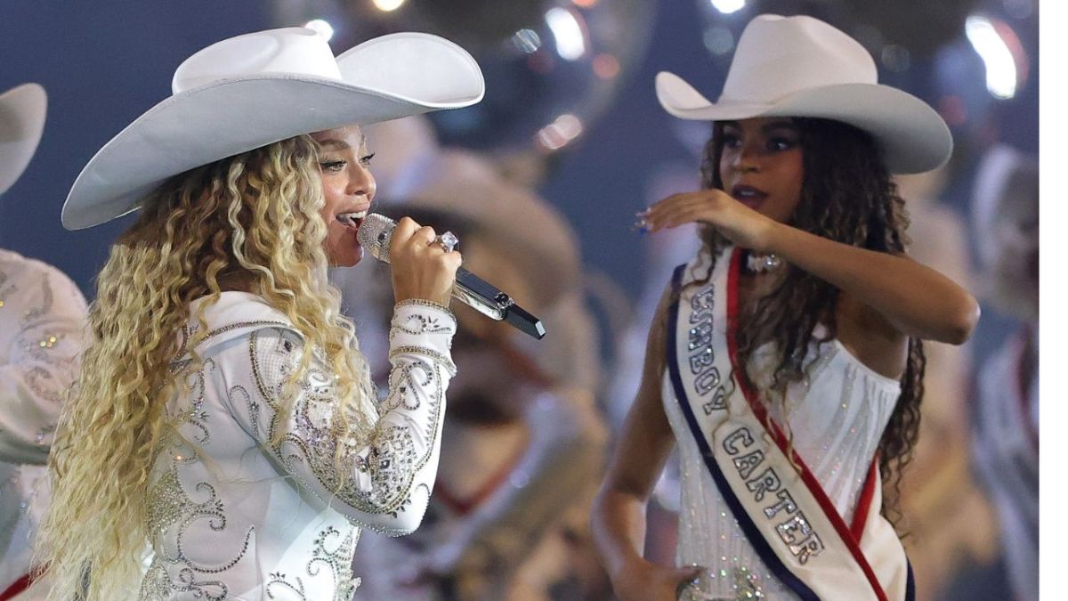 Beyoncé Joined By Blue Ivy At Halftime Show, Teases Announcement